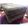 Image 1 : Vintage Like-New 1960 /70s Crushed Valor Ottoman