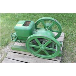 JOHN DEERE 3 HP STATIONARY ENGINE (RUNNING)