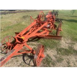 RUSSEL HORSE GRADER ON STEEL