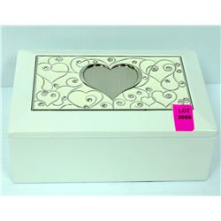 WHITE RECESSED HEART  JEWELRY BOX