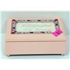 Image 1 : PINK BLUSH "GRANDDAUGHTER" MUSIC BOX