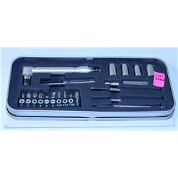 SMALL TOOL SET IN ALUMINUM BOX