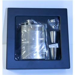 BLACK GLASS CASE W/ 8 OZ FLASK GIFT SET