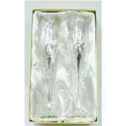 BRIDE & GROOM TOASTING CHAMPAGNE FLUTE SET