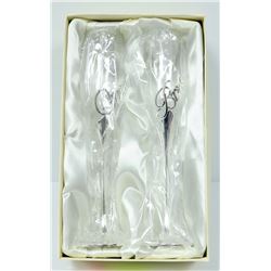 BRIDE & GROOM TOASTING CHAMPAGNE FLUTE SET
