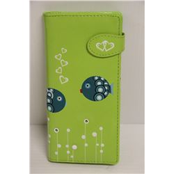 NEW SHAGWEAR WOMENS WALLET;  GREEN/ FISH