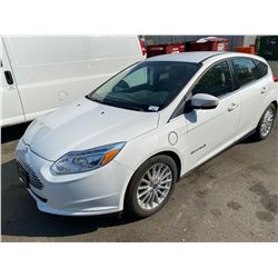 2013 FORD FOCUS, 4 DOOR HATCHBACK WHITE, VIN#1FADP3R47DL202171