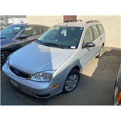 2007 FORD FOCUS SE, 4 DOOR HATCHBACK, GREY, VIN#1FAFP36N97W144475