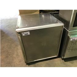 SILVERKING SKTTR-7F STAINLESS STEEL COMMERCIAL UNDER COUNTER SINGLE DOOR COOLER