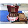 Image 1 : 3 Small Jewelry Boxes and 1 Tray of Jewelry
