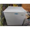 Image 1 : Small Danby Bar Fridge - 18" x 18" x 18"