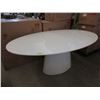 Image 1 : Oval White Lacquer Dining Table