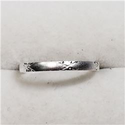 Sterling Silver Ring (~Size 6) (~weight 1g)