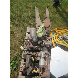 Tractor Parts off MF285, 3PH Arms, Starter, Injctors, Steering Pump, Hyd Valve, Fuel Injector, Dash 