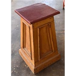 Lodge Pedestal