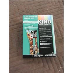 KIND BARS "NUTS & SPICES" (4 BARS) - PER BOX