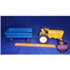 Image 2 : Duo (Scale 1/16) : International Industrial Tractor & Blue Flare Box Wagon