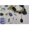 Image 10 : Misc Jewelry: Pendants, Neck Chains, Earrings, Bracelets, Pins, etc