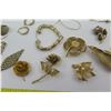 Image 3 : Misc Jewelry: Black Pearl Necklace, Earrings, Ring, Brooches