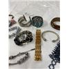 Image 2 : Nice Lot of Vintage Costume Jewelry