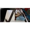 Image 2 : 3 CROWBARS, TRAY OF WALL SWITCH SENSORS AND POWER PACKS