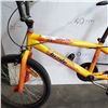 Image 2 : YELLOW ORANGE BLADE LEAP BMX BIKE