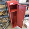 Image 3 : 3ft tall locking locker with key