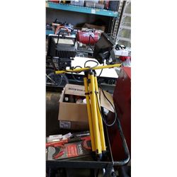 DOUBLE SHOP LIGHT ON STAND AND SHOP SPRAYS