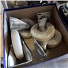 Image 2 : 2 Boxes of 2" recievers and castors