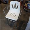Image 1 : BATH ASSIST CHAIR