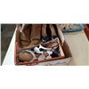 Image 2 : Lot of new ladies shoes and keychains
