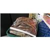 Image 2 : 2 SINGLE AND 2 DOUBLE SIZE BEDDING SETS