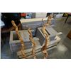 Image 2 : 4 ft tall wooden decor with base