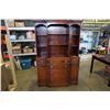 Image 2 : 2 PIECE MAHOGANY SERVER WITH HUTCH