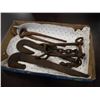 Image 1 : Tray of vintage tools