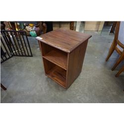 OAK ENDTABLE