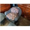 Image 2 : GREEN WICKER PATIO CHAIR AND 2 ENDTABLES
