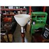 Image 2 : VITNAGE TORCHIERE FLOOR LAMP
