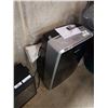 Image 2 : HONEYWELL 14000BTU PORTABLE AIR CONDITIONER W/HOSE