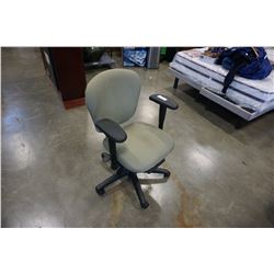 GAS LIFT OFFICE CHAIR