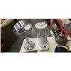 Image 2 : ICE BUCKET, 2 TEAPOTS, KITCHEN AID BLENDER, LIGHT UP MIRROR AND POT HOLDERS