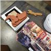 Image 2 : Lot of placemats, shadowboxes and housewares