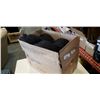Image 1 : Box of black new zealand wool yarn