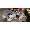 Image 3 : 3 boxes of novelty mugs and bottles