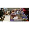 Image 1 : 2 Boxes of carved wooden collectibles