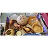 Image 2 : 2 Boxes of carved wooden collectibles