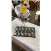 Image 1 : Display stand with 50 pairs of earrings