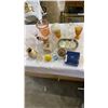 Image 1 : SHELF LOT OF COLLECTABLES AND GLASSWARE