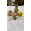 Image 9 : SHELF LOT OF COLLECTABLES AND GLASSWARE