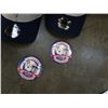 Image 2 : 2 NFL NEW ENGLAND PATRIOTS HATS AND 2 RARE 1985 SUPERBOWL 20 PINBACK BUTTONS - VALUED $140